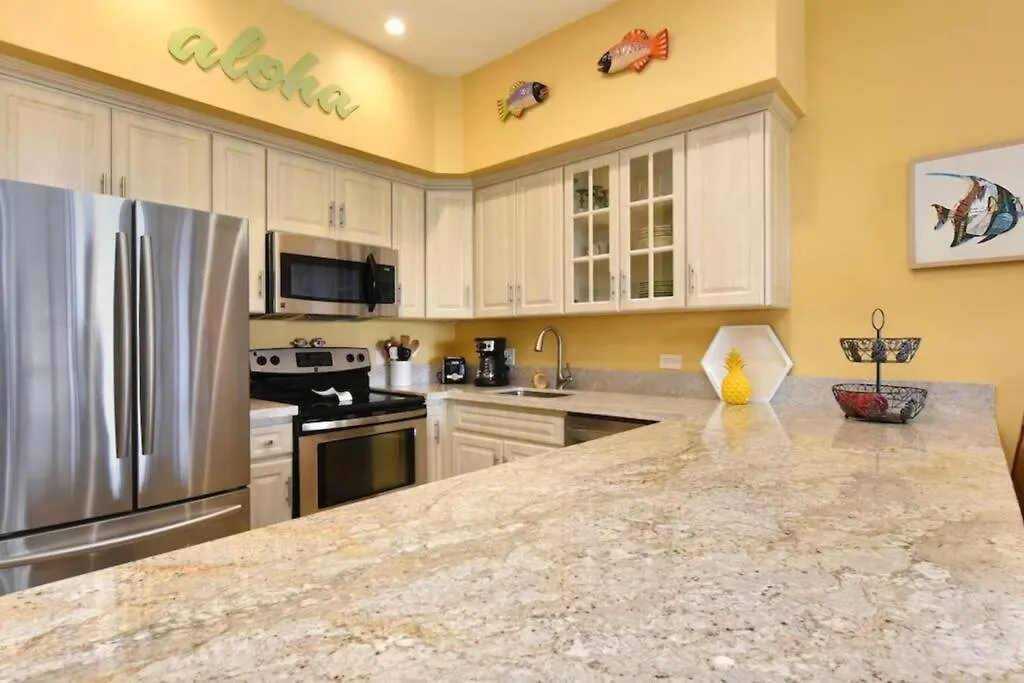 Hale Mahina A406- Top Floor Oceanfront 2Bed Condo, Expansive Views Кахана США