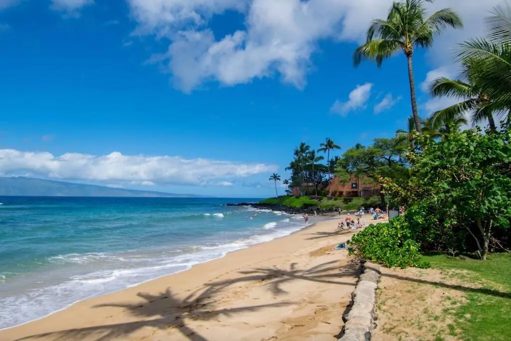 Hale Mahina A406- Top Floor Oceanfront 2Bed Condo, Expansive Views Кахана 0*,  США